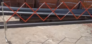 Barierka składana nożycowa harmonijkowa | zapora drogowa, biało-czerwona